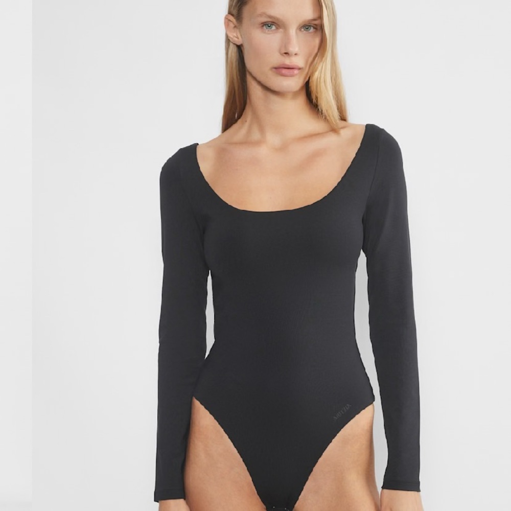 Aritzia (Cream) Contour Buttery Soft Scoop Neck Thong Long Sleeve Bodysuit